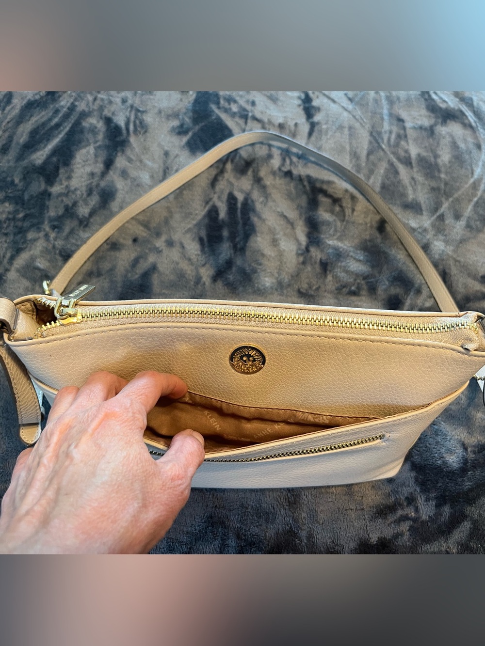 EUC Anne Klein Cream/Tan Crossbody Bag - Picture 4 of 8